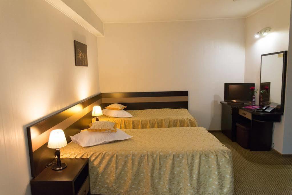 Indiana Hotel Iasi Exterior foto