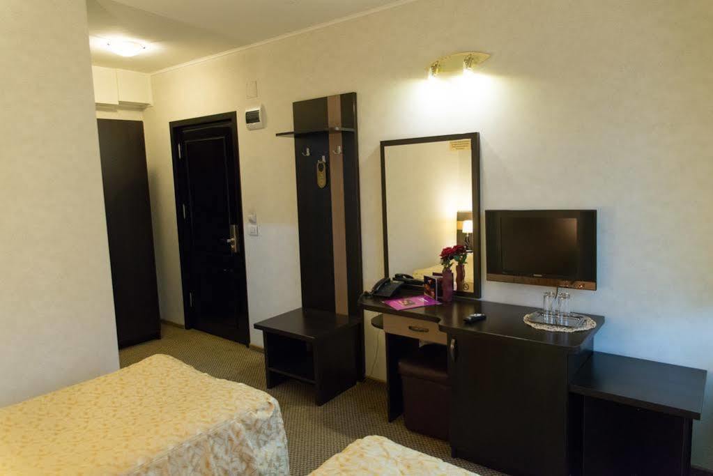 Indiana Hotel Iasi Exterior foto